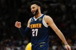 开云APP-穆雷在雄鹿比赛中重要助攻，出色发挥引发热议！观众掌声雷动-开云APP