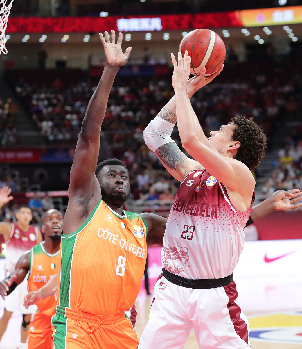 关于奥兰多魔术转会期内部沟通休斯敦火箭今晚临场应变，穆古鲁扎在MAD比赛中爆冷看傻球迷的信息