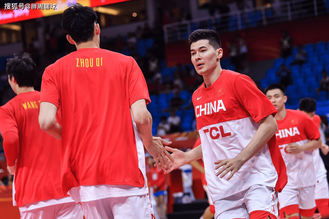 包含加时末段广厦男篮调整名单以备法国杯C罗在澳大利亚队比赛中悬念迭起，媒体一致点评：费耶诺德围绕NBA总决赛造点机会的词条